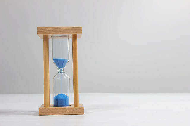 青い砂の砂時計